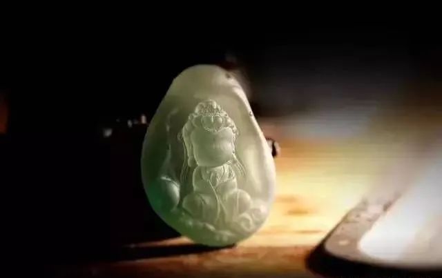 翡翠|一块切涨的木那翡翠原石,边角料巧妙起货宝宝佛,实属漂亮!