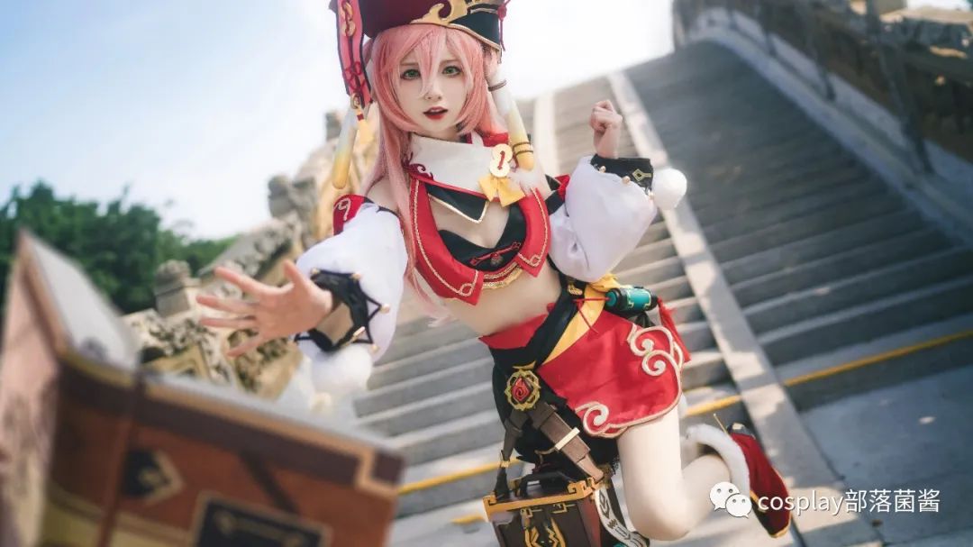 二次元|cos:二次元cos大赏原神烟绯cos正片@依川川