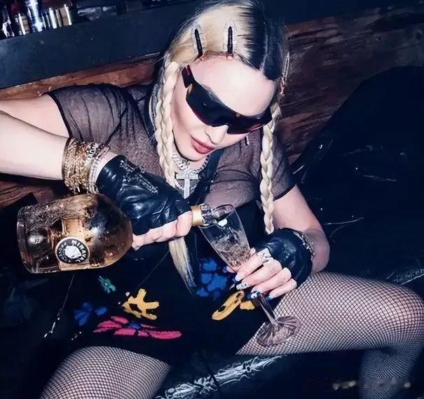 麦当娜|64岁麦当娜承认整容:术后消肿了,看我多可爱