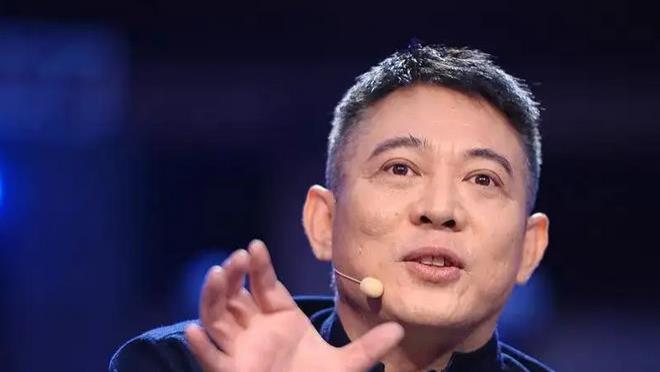 李连杰|李连杰上海3亿豪宅无人住，闲置10年变“菜棚”？保姆成最大赢家