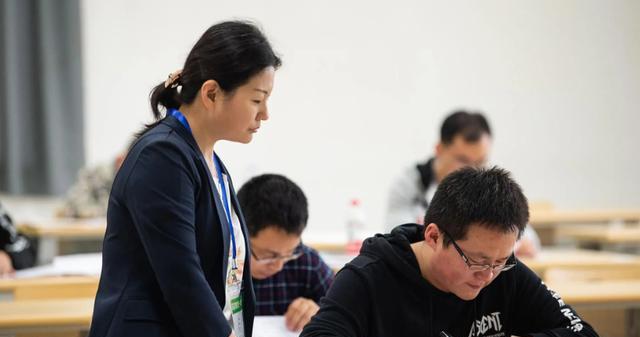 连体裤|考研成绩438分,却无缘目标院校复试?网友:麻花都没你们卷