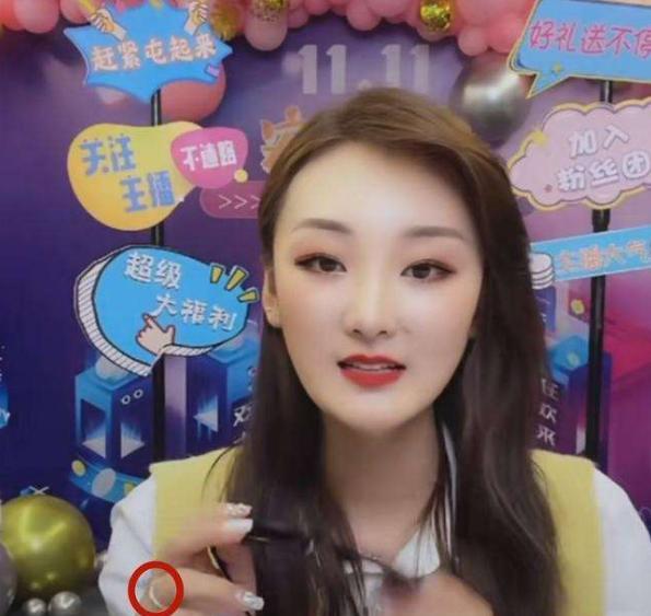 朱单伟|朱单伟绯闻女友开直播，夸赞小伟高大威猛有男人味，承诺不会带货