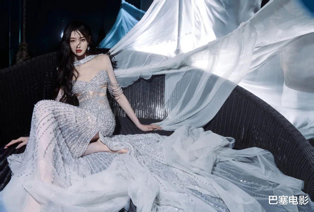 赵丽颖|微博盛典：赵丽颖像村口小芳，金晨似刷碗工，肖战这是个啥配色