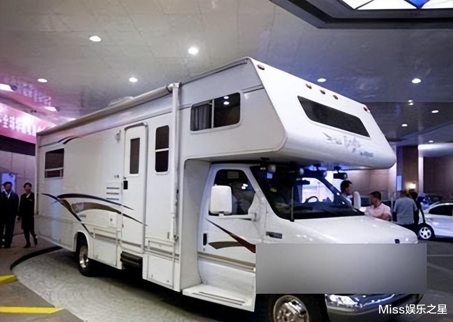 周润发|4000万片酬不满意，拍戏要配私人房车，周润发被张伟平指责耍大牌