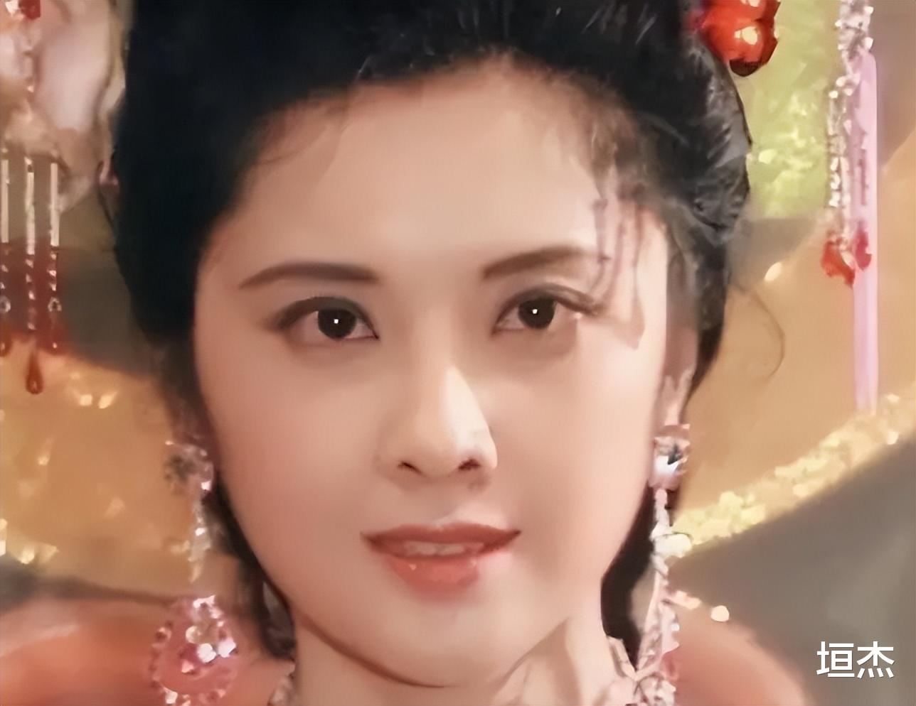 巩俐|山东盛产美人,10位鲁籍女星,个个明艳大气,甩“白幼瘦”几条街