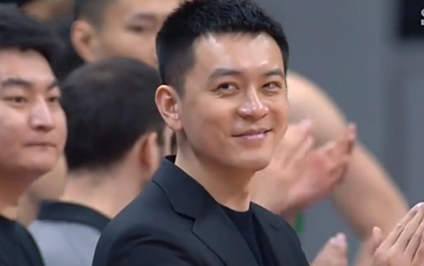 辽宁男篮|辽篮30分崩盘！张镇麟重伤新进展，郭艾伦10中4，杨鸣要认清现实