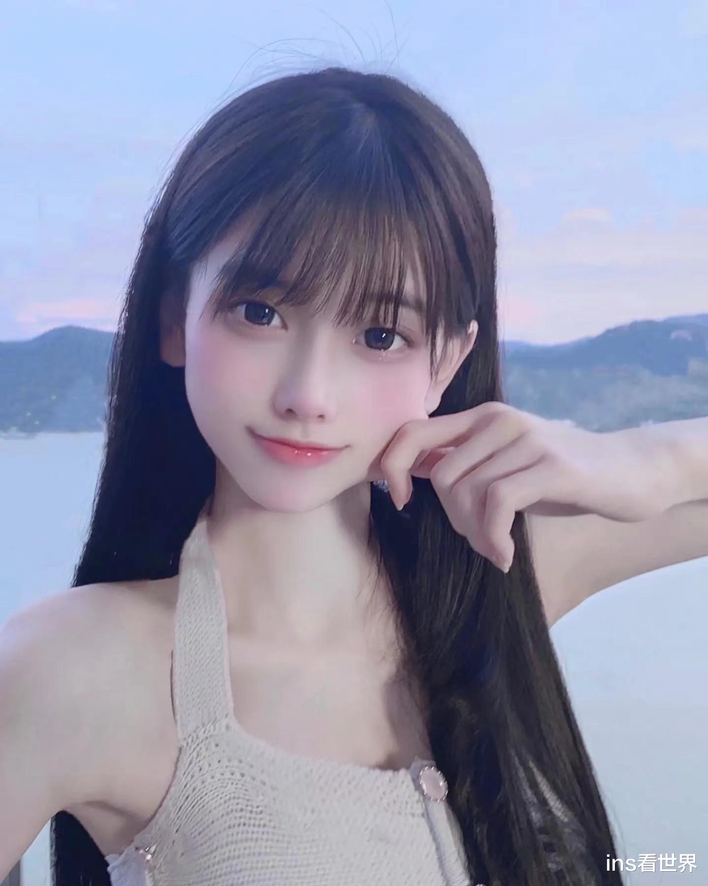 长裙 听说合适的发型更加有气质，这样的女生看起来是不是青春无敌