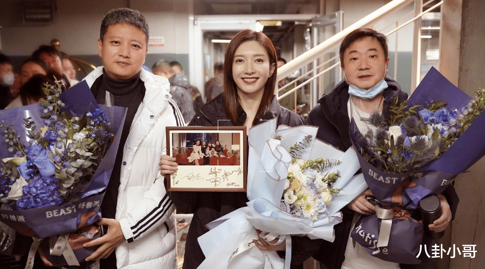 江疏影|江疏影发文告别《欢乐颂3》，晒出剧组片场照片，新五美令人期待