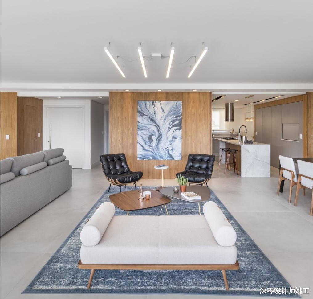 216㎡装修得恰到好处!不封阳台加圈玻璃护栏,纳入地台床犹如多间房