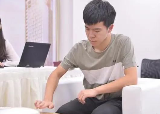 连笑|刘宇航击败申旻埈达8连胜，丁浩胜谢科，辜梓豪屠龙连笑！