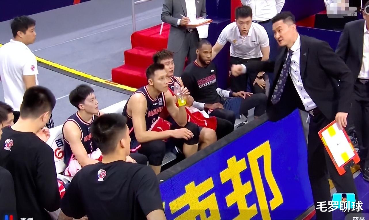 广东男篮|4大神兵爆发，辽宁替补29-0KO广东，郭艾伦被重罚，杜锋批胡明轩