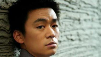 王宝强|?20年前，王宝强拍摄途中爬出矿洞，几个小时后，洞口坍塌成废墟