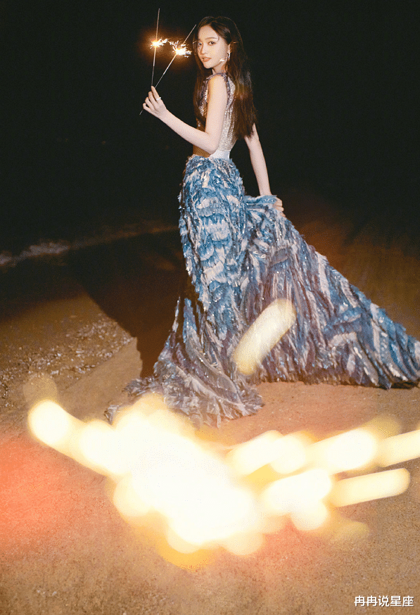 李宇春|金鸡奖：关晓彤礼服又没选对，金晨也太美了，李宇春穿了个啥