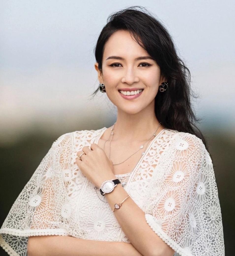 发型 40岁女人年底烫发，是烫“大卷”还是烫“小卷”？关键要看脸型