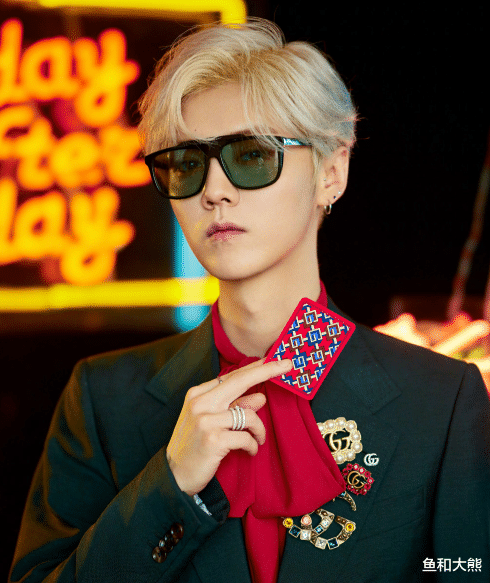 鹿晗|半夜冲上热搜!关晓彤被曝与鹿晗领证后淡定发文,鹿晗无意做回应