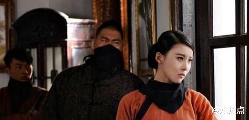 张素贞1925美貌女匪首驼龙被枪决少帅也想一睹芳容行刑前要一丈红绸