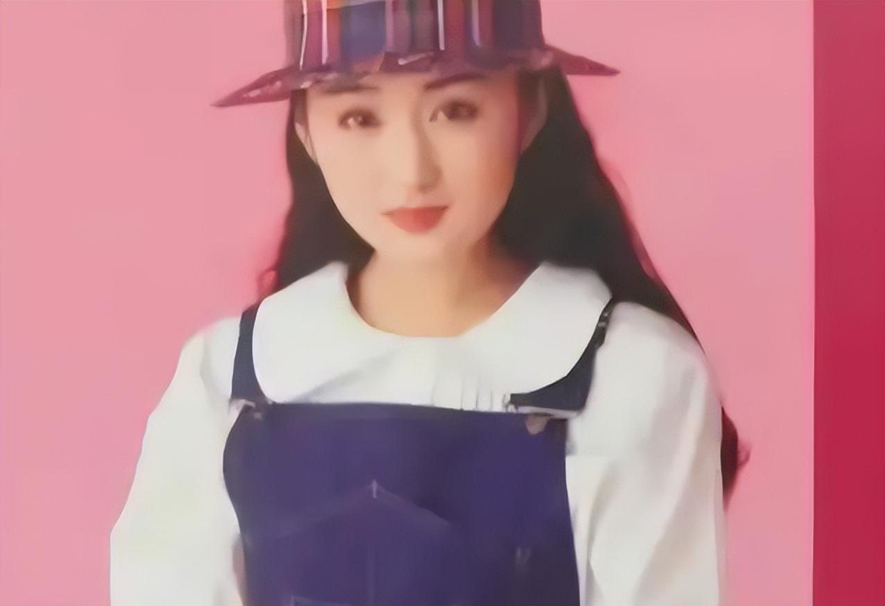杨钰莹|杨钰莹：频繁到小县城商演，卖力演出却无掌声，既寂寞又显得落魄