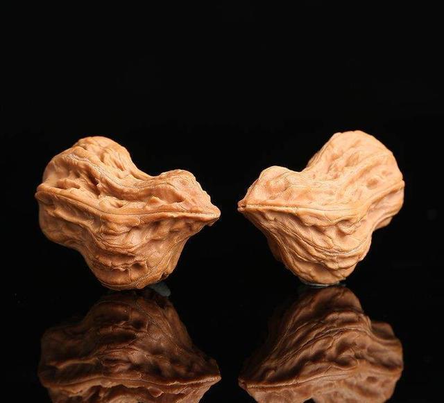 文玩|越丑越值钱？这三种丑哭了的文玩，价格竟然这么贵！