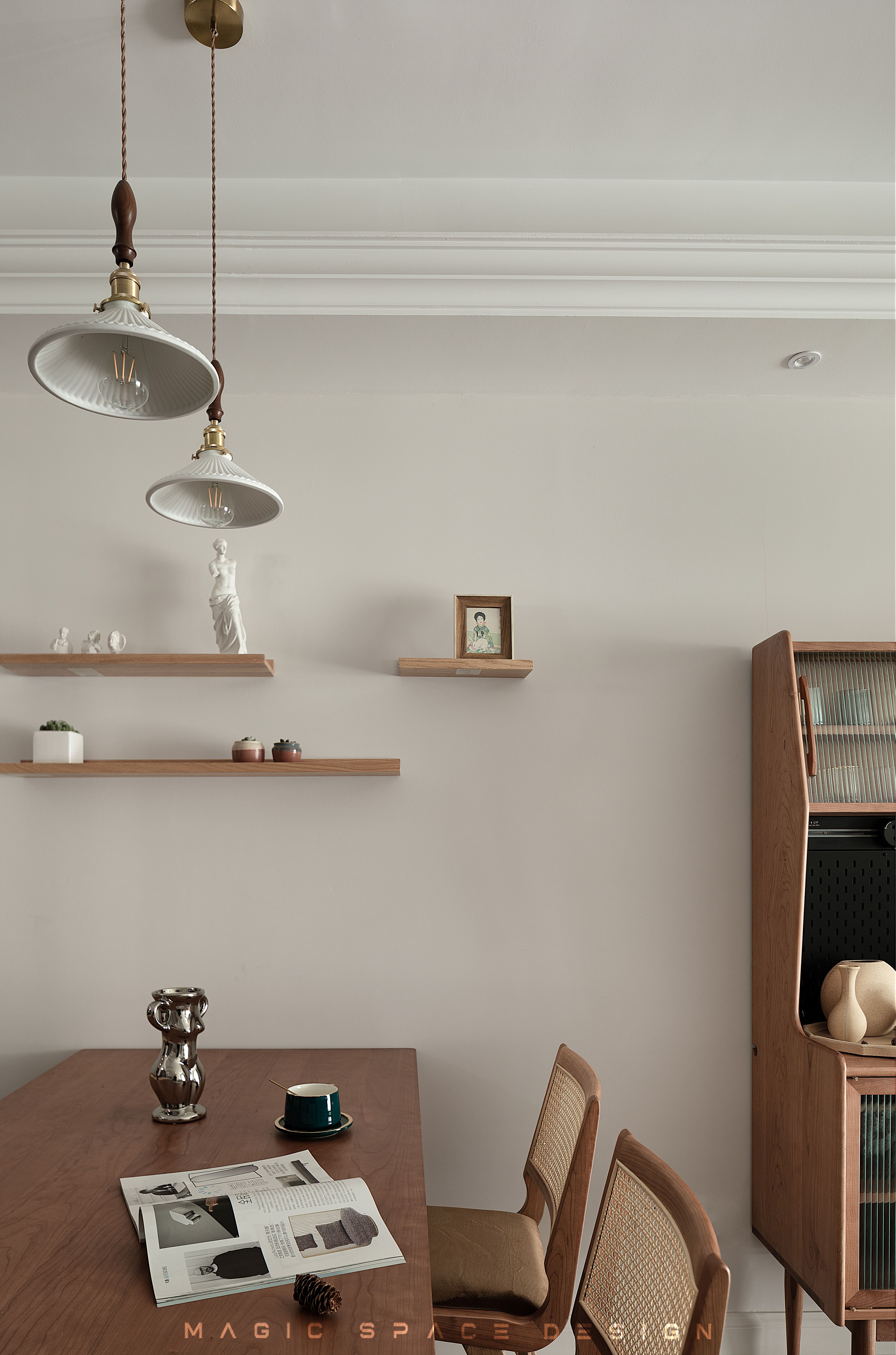 三居室的软装改造,心尖上的木色温润