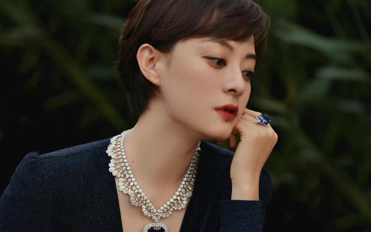 孙俪|孙俪罕见炫富!戴60克拉宝石参加晚宴好夸张,穿礼服出场太高调