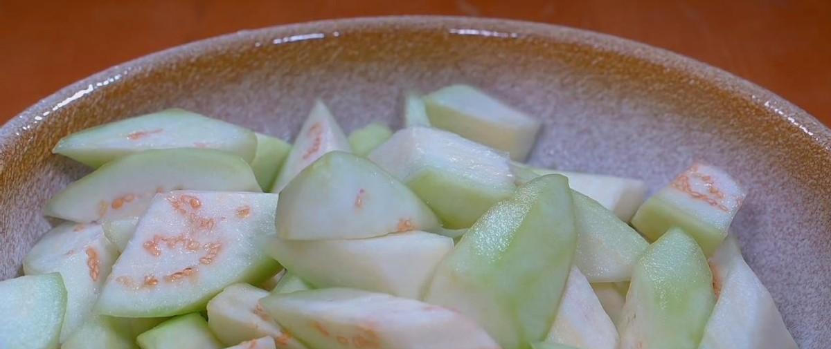 男人养肝强壮,女人养肝漂亮,吃3样“养肝菜”,排毒素一身轻松