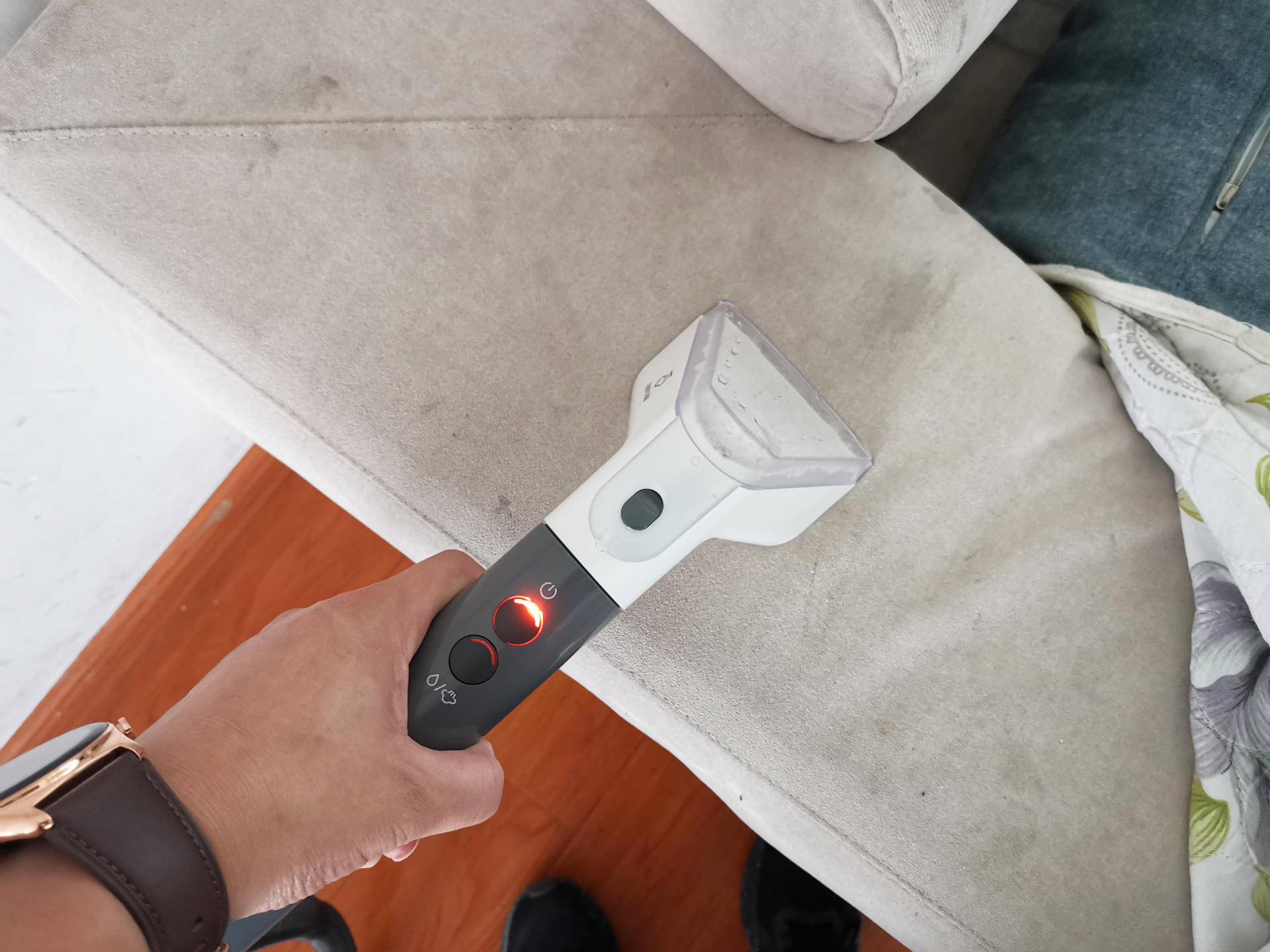 入手东菱蒸汽布艺清洗机!地毯、沙发、窗帘一键“蒸”服