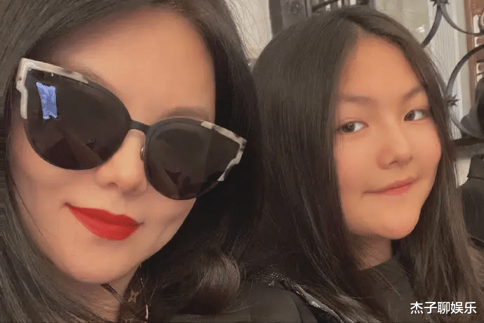 李湘|李湘母女豪宅做蛋糕，新家内景曝光如宫殿，王诗龄上万手链抢镜