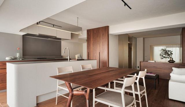 56四室公寓,空间全打通长虹玻璃做隔墙,改成开放一居室更安逸