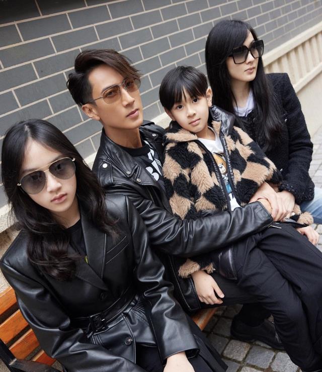 吴尊带儿女拍杂志封面，12岁NeiNei身高直追爸爸，父女同框像兄妹