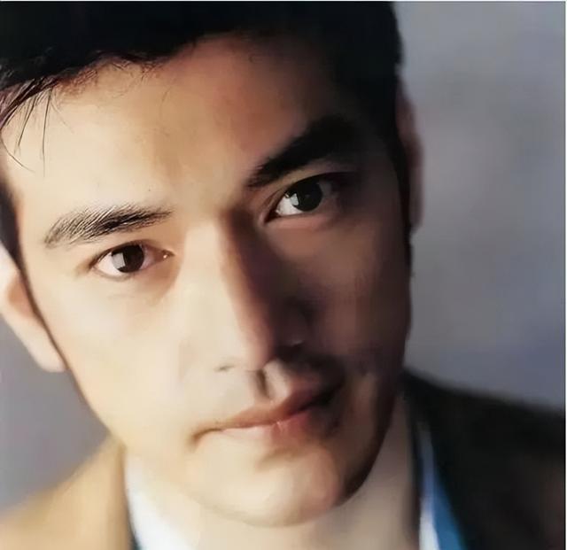 李春平|李春平晚年“被结婚”，九代单传的儿子和“女友”将何去何从？