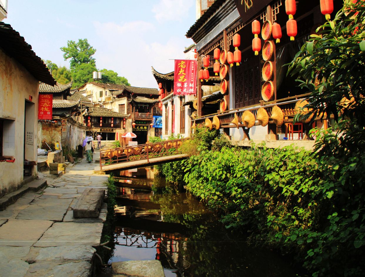 旅行|被誉为“中国最美乡村”的这里，连油菜花都有了法术了吗？