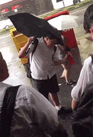 黄渤|杨幂受伤后治疗全过程曝光:缝针前打了破伤风及麻药,用的美容针