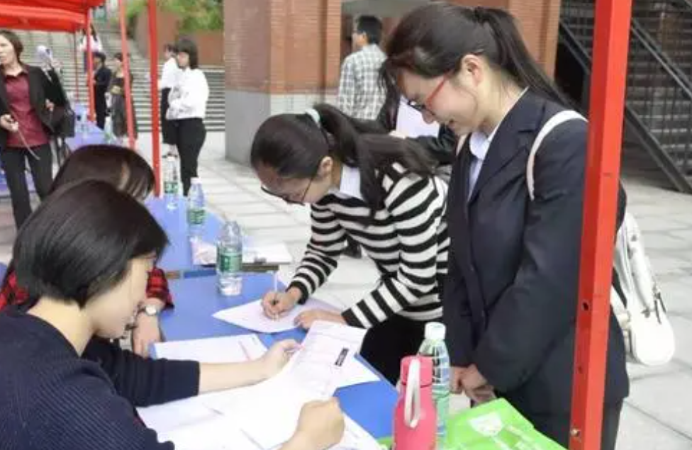 求职|公司不大胆子不小，面试列出“奇葩14问”，把《劳动法》当摆设？