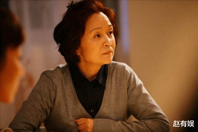 杨幂|当红时赴美产女，为女儿息影5年的刘莉莉，归来只能演妈妈？