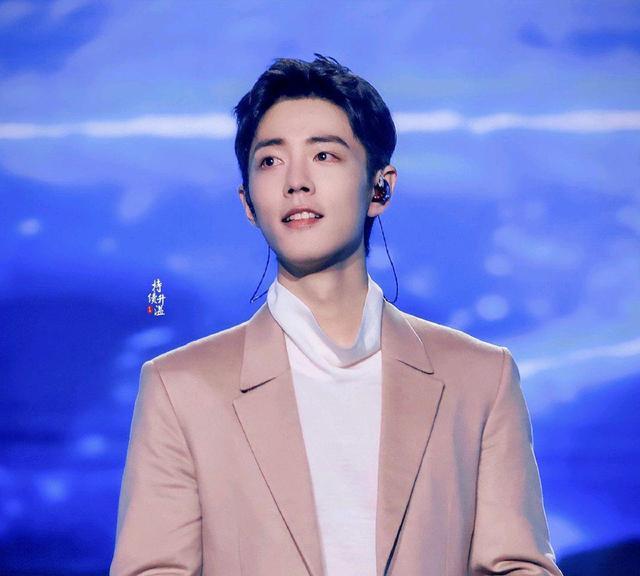 肖战|力挺肖战的主持人新店开业，粉丝一直送祝福，将心比心