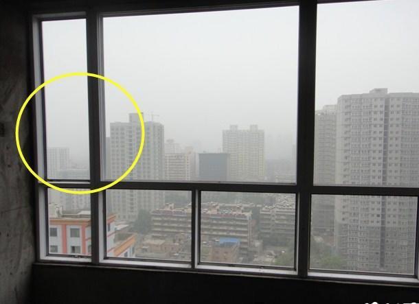 填充窗户缝用水泥还是发泡胶?我家师傅装错,真是把我坑惨了!