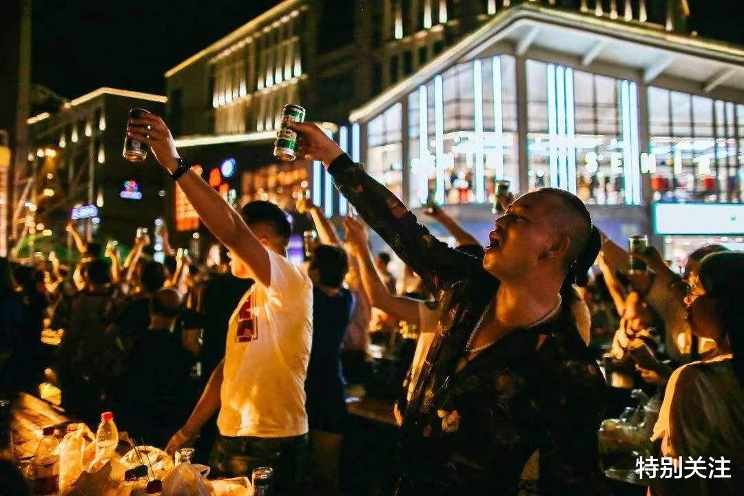 胃黏膜|高温天,喝冰啤还是白酒?行家:别管啥酒,2喝2不喝,舒服过夏