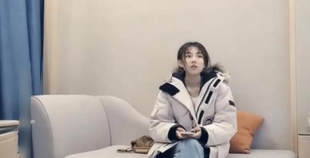 回顾:丈夫应酬时炫耀娇妻很漂亮,却被客户认出:那里纹有紫玫瑰
