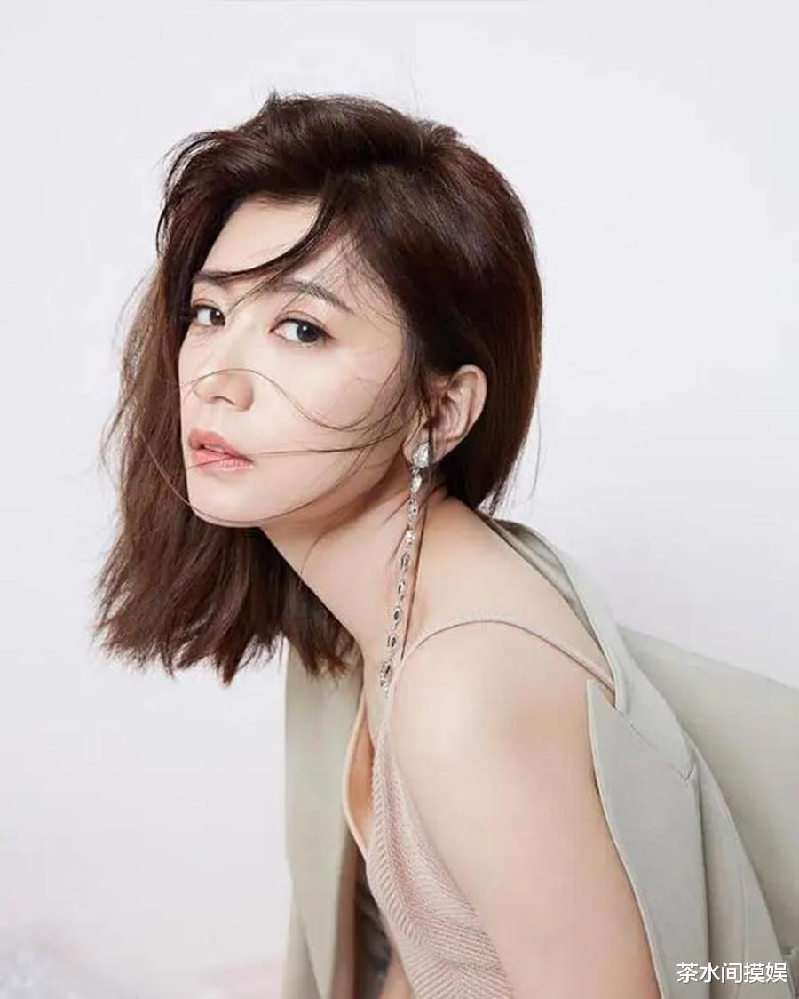贾静雯|看脸气场一米八，实际身高矮冬瓜，娱乐圈女星的脸太会“骗人”！