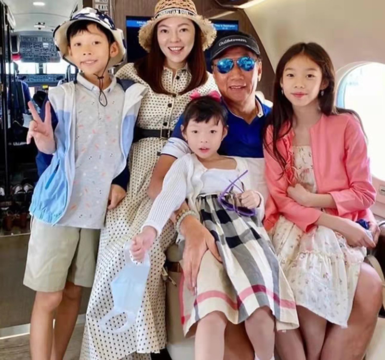 曾馨莹|郭台铭背后的女人，从舞蹈老师变成首富太太，母凭子贵坐拥上百亿