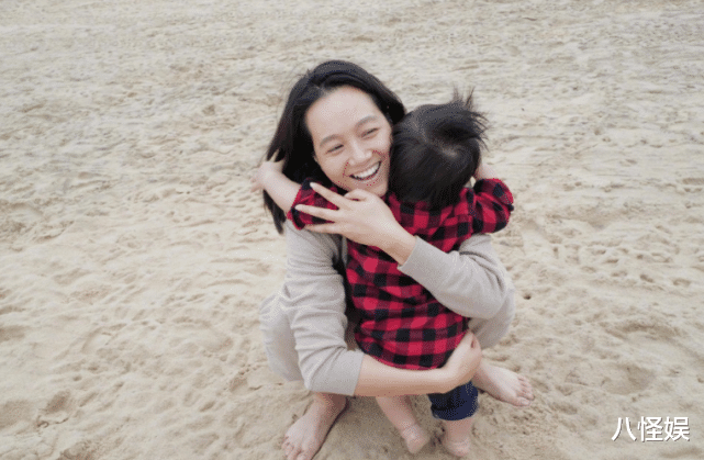 朱丹|朱丹分享儿女日常，透露弟弟常揪姐姐头发还掐她，很心疼小小丹