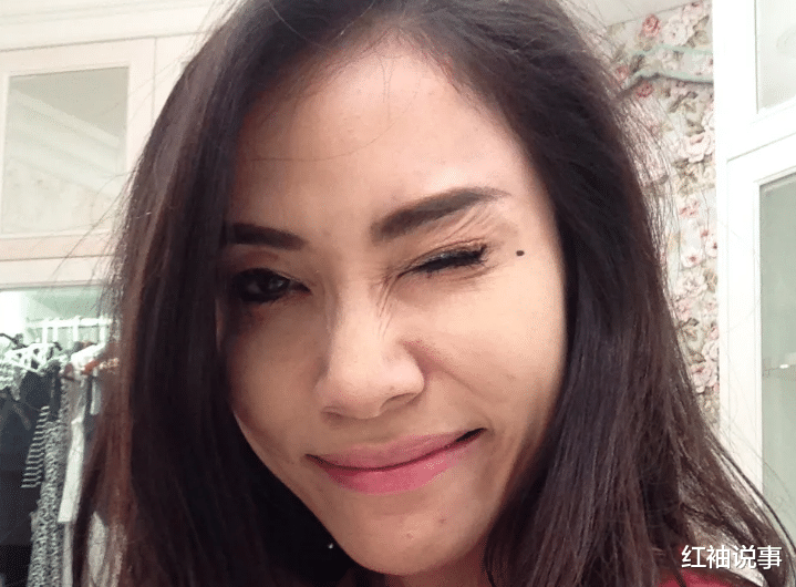 诗妮娜|诗妮娜打起感情牌，晒出热恋时的少女照，乞求泰王能回心转意