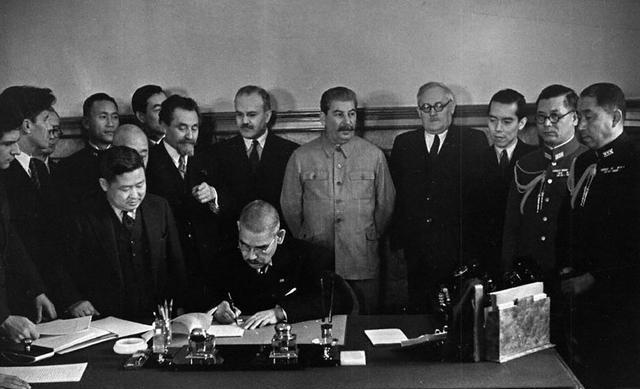 斯大林得知长子被俘后，为何立马将其舅舅、舅妈枪毙，并逮捕儿媳