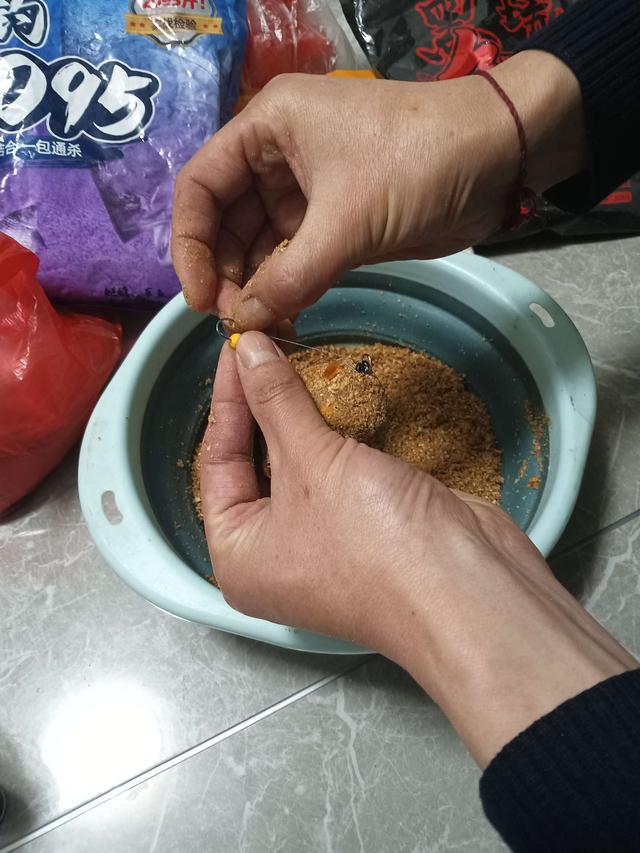 饵料|应钓友要求为大家分享下我的小爆炸饵料如何制作