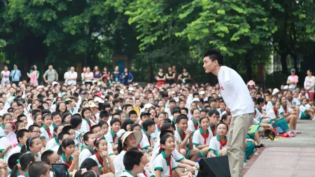 剑桥大学|6岁失去双臂，20岁高考状元，26岁考上剑桥大学硕士…他还在创造奇迹！
