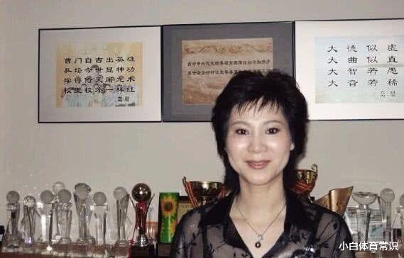 曹燕华|曾经的国乒一姐烟酒不离身，17岁暂获世界冠军，曾与施之皓谈恋爱