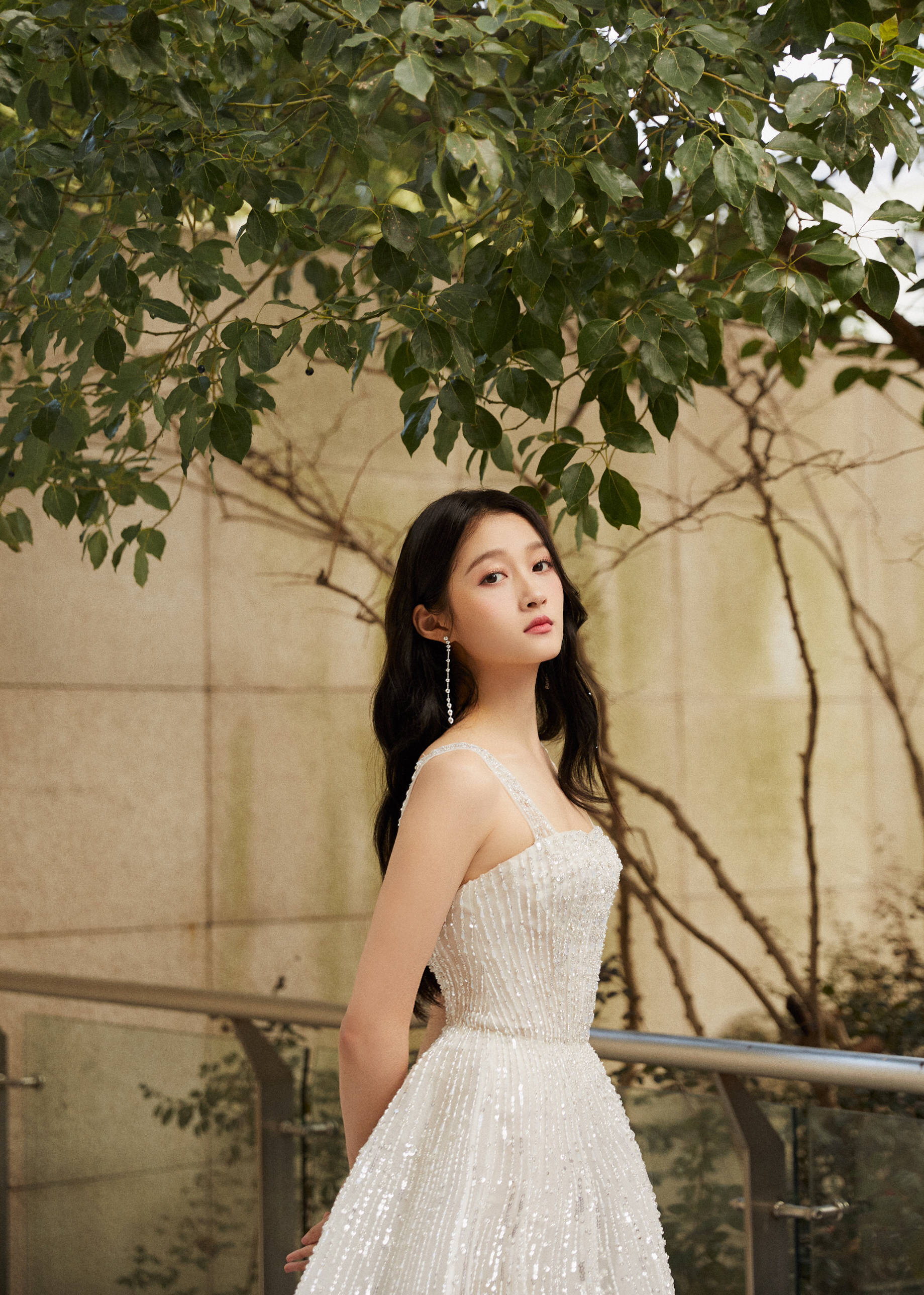 关晓彤|美图分享｜“国民闺女”关晓彤，肤白貌美大长腿，性感撩人！