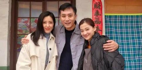 梅婷|47岁梅婷近照曝光，与网红合照引争议，网友：不化妆能看吗