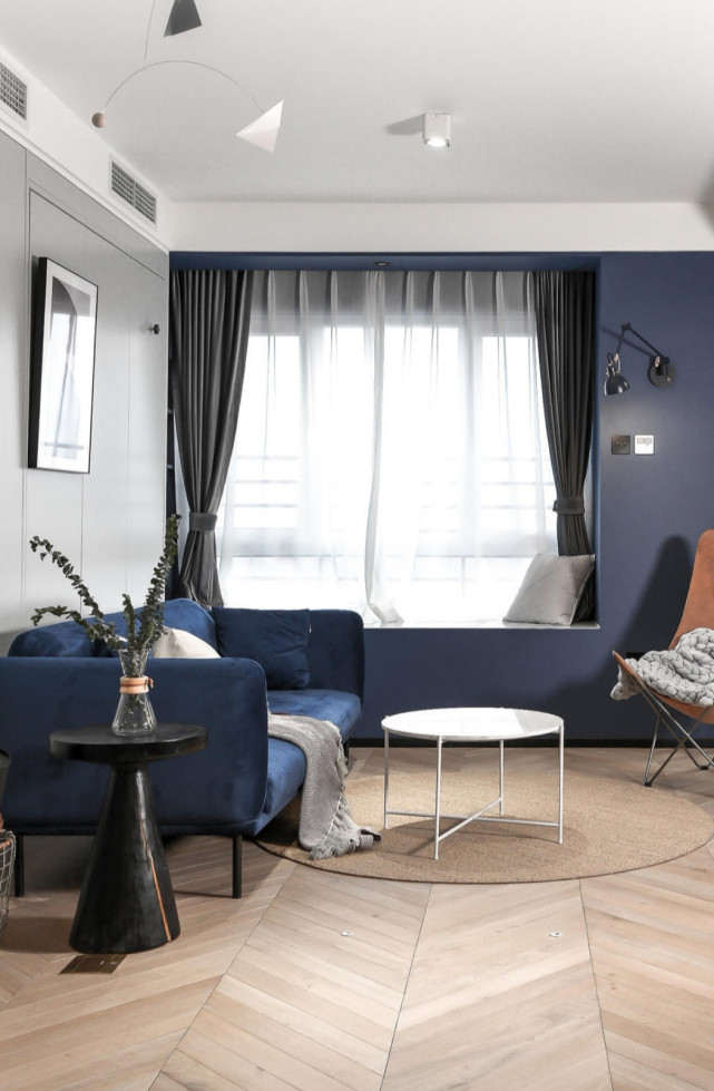 77平北欧风一居室，光无垠的壁灯和深蓝色墙面简直不要太配
