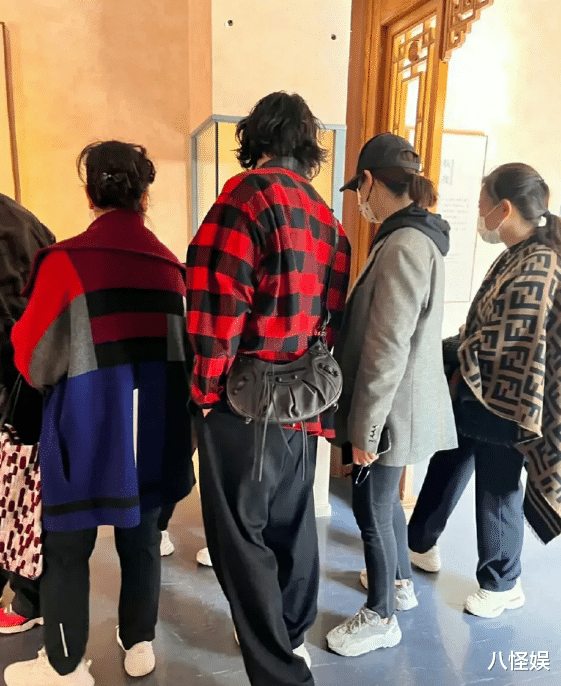 戚薇|戚薇分享化妆视频,肚子意外曝光隆起明显,被曝已怀二胎五个月